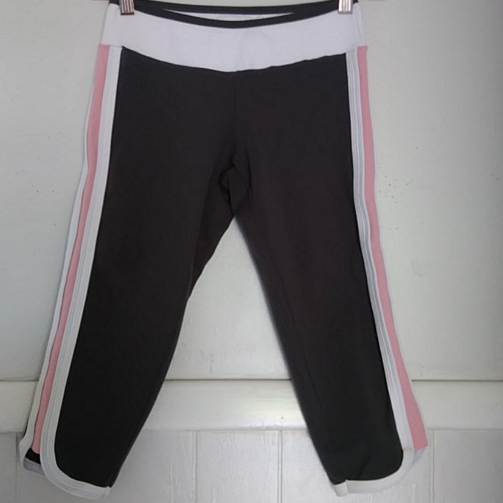 Annatomy gray pink white capri leggings